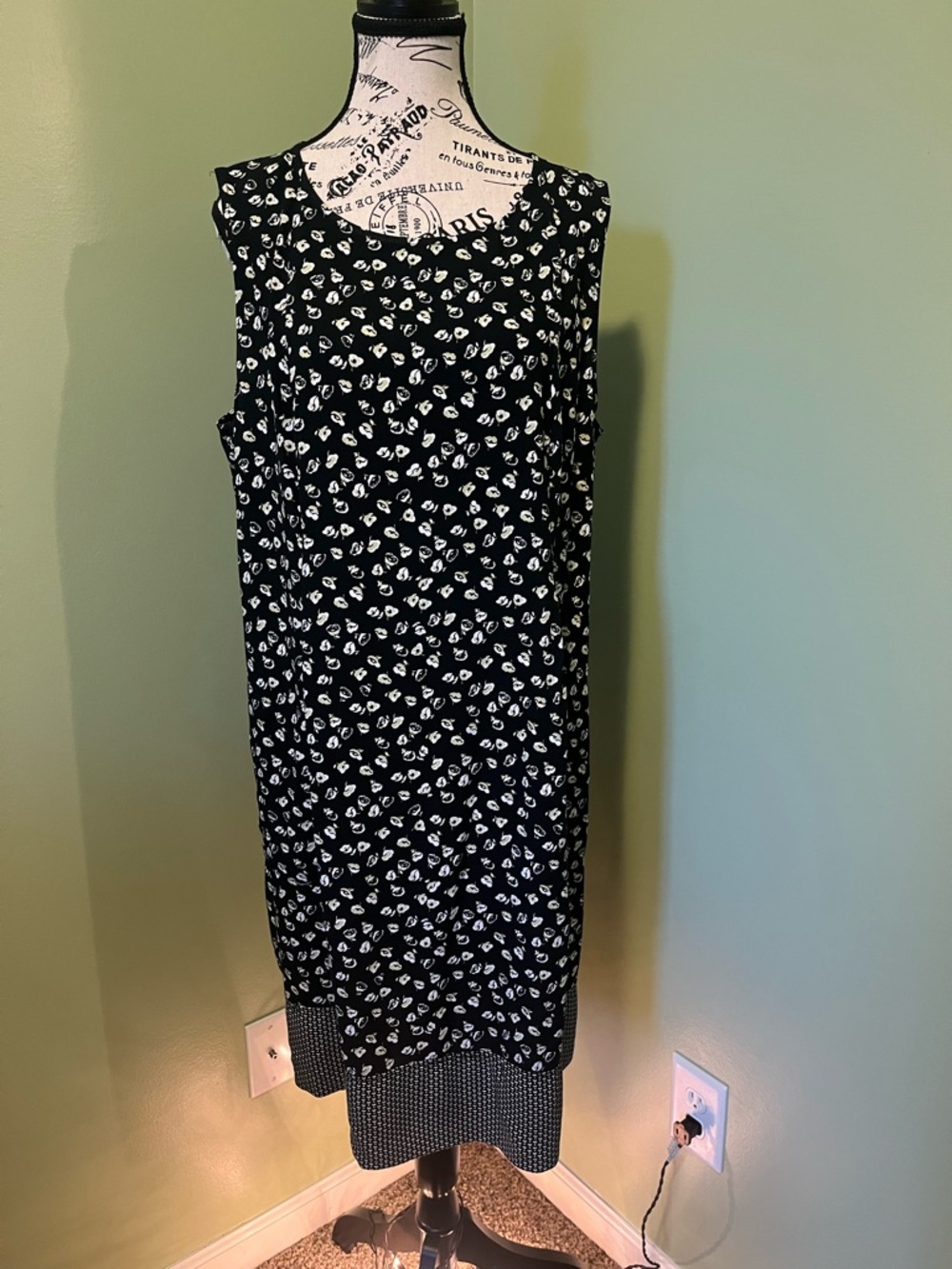 J.Jill Black and White Floral Sleeveless Shift Dress